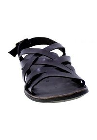 Infradito in pelle nera con molteplici cinturini incrociati, design con punta aperta e cinturino posteriore per supporto. Suola texture per una migliore aderenza.