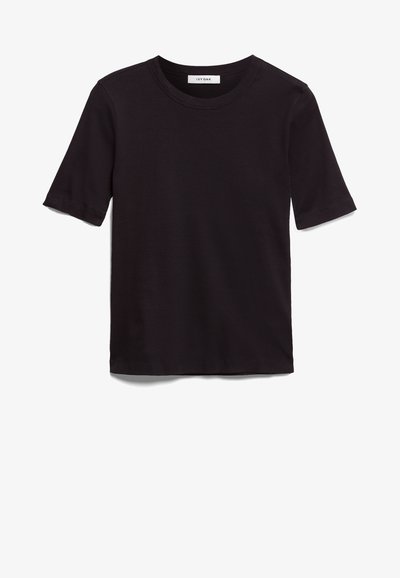 Juodas trumpas rankovės T-shirt, pagamintas iš minkštos medvilnės, su apvaliu kaklu ir lygiu, tolygiu paviršiumi bei minimalistiniu dizainu.