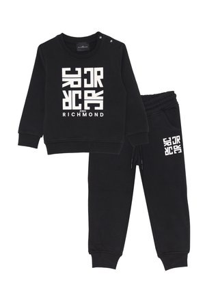 Set di felpa a maniche lunghe nera e pantaloni con logo geometrico bianco "JR" e "John Richmond", polsini elastici e vita con coulisse sui pantaloni.