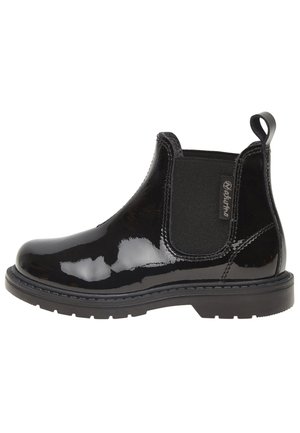 Schwarze Lackleder Chelsea-Boots mit elastischen Seitenpaneelen, einer Schlaufe am Hinterteil und einer strukturierten Gummisohle für Traktion und Haltbarkeit.