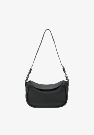 Borsa a spalla in pelle nera con una forma arrotondata, texture morbida e una patta curvata. Presenta una tracolla staccabile e un design minimalista.