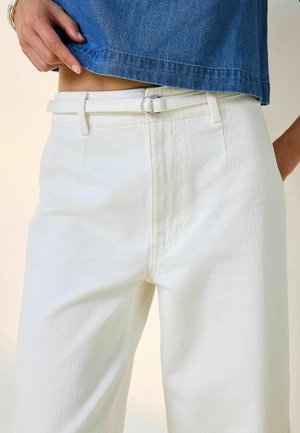 Next, REGULAR FIT - WIDE LEG HIGH WAIST CROP JEANS  . - Széles szárú - white