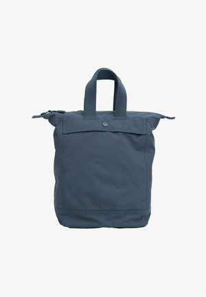 Meresinine kandekott kahe lühikese sangaga, esiküljel klapiga tasku nööbiga ja peal lukuga sulgumisega.