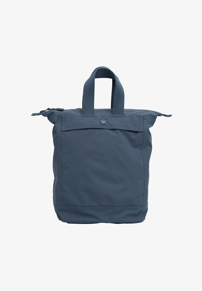 Meresinine kandekott kahe lühikese sangaga, esiküljel klapiga tasku nööbiga ja peal lukuga sulgumisega.