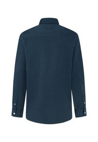 Camisa de manga larga azul marino hecha de algodón suave. Presenta un cuello con solapa, puños abotonados y una parte trasera recta sin patrones.