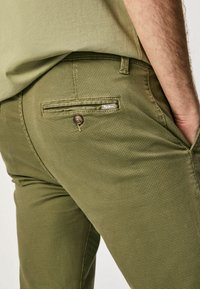 Pepe Jeans Chinos - green