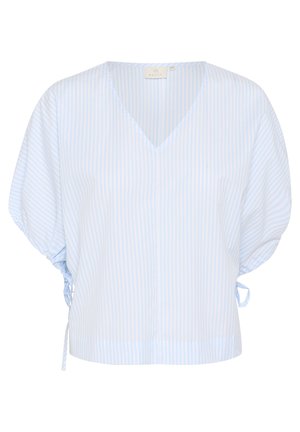 Blouse rayée bleu clair et blanche avec un décolleté en V, des manches courtes bouffantes et des liens ajustables sur les côtés. Tissu lisse et léger.