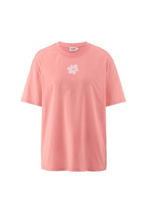 Rosa Baumwoll-T-Shirt mit kurzen Ärmeln und rundem Ausschnitt, mit einem weißen Blumenmuster, das zentral auf der Brust platziert ist. Weicher Stoff und lässige Passform.