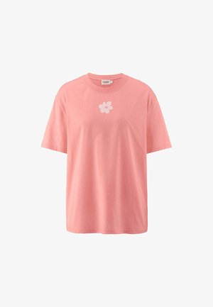 Rosa Baumwoll-T-Shirt mit kurzen Ärmeln und rundem Ausschnitt, mit einem weißen Blumenmuster, das zentral auf der Brust platziert ist. Weicher Stoff und lässige Passform.