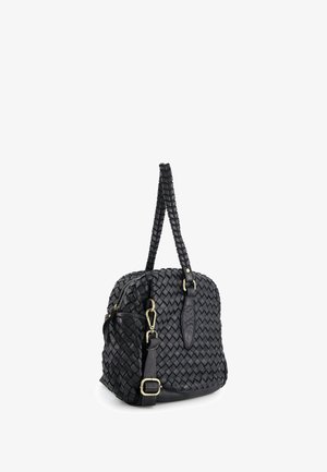 Schwarze, gewebte Lederhandtasche mit zwei oberen Griffen, einem abnehmbaren Schultergurt, goldenen Hardware-Akzenten und einer runden Form.