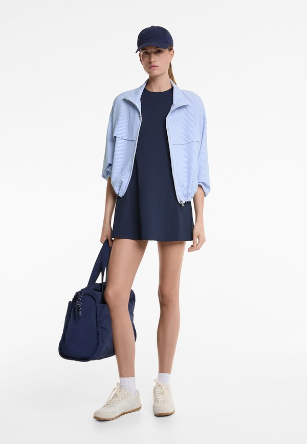 WITH FRONT POCKETS - Reisetasche