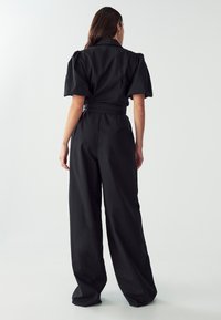 WILLA SKYLAH JUMPSUIT - Kombinezons - black