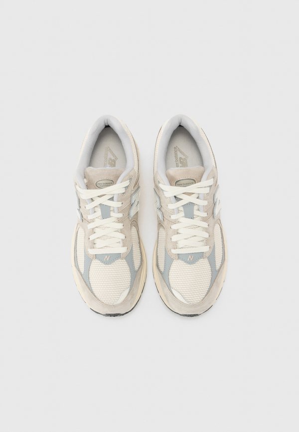 U2002 - Trainers - arid stone4