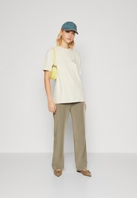 Samsøe Samsøe HOYS STRAIGHT PANTS  - Hlače - dusty olive