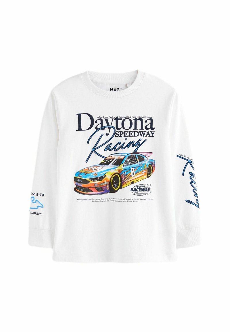 Biała koszulka z długim rękawem z kolorową grafiką wyścigowego auta, napisem "Daytona Speedway Racing" oraz niebieskimi akcentami na rękawach.