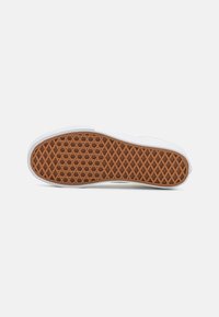 Vans OLD SKOOL STACKFORM - Matalavartiset tennarit - marshmallow