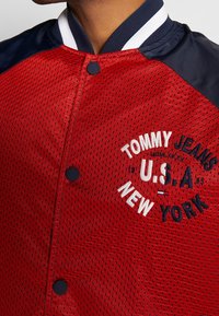 Tommy Jeans Kurtka Bomber
