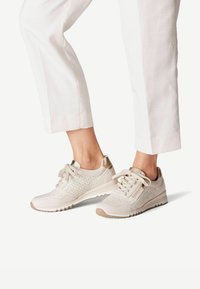 Marco Tozzi Baskets basses - cream comb