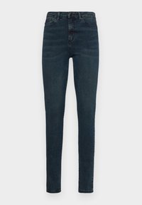 Vaqueros ajustados en denim de color azul oscuro. Presenta una cintura alta, diseño de cinco bolsillos, trabillas para cinturón y un ligero desgaste en la tela.