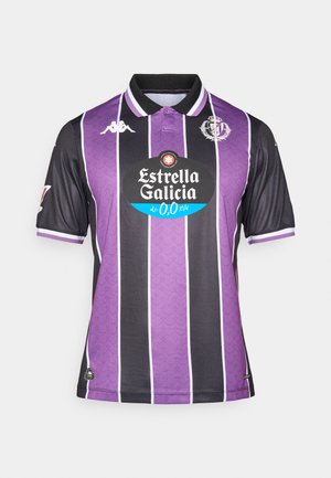 Paars en zwart gestreepte voetbalkos met een kraag, met een centraal logo en witte accenten op de mouwen en de zoom. Gemaakt van ademend materiaal.