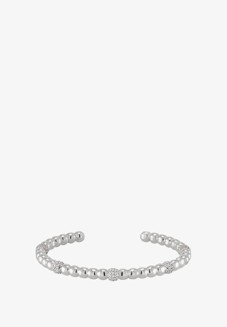 Bracelet jonc en ton argent, avec un design perlé, comportant des perles rondes lisses intercalées avec des segments embellis pour plus de détails.