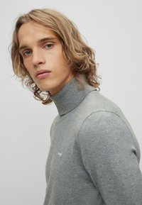 HUGO Neule - charcoal ten