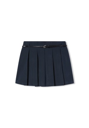 Gonna pieghettata blu navy con sottili righe verticali bianche e una sottile cintura nera in vita, esposta su uno sfondo bianco.