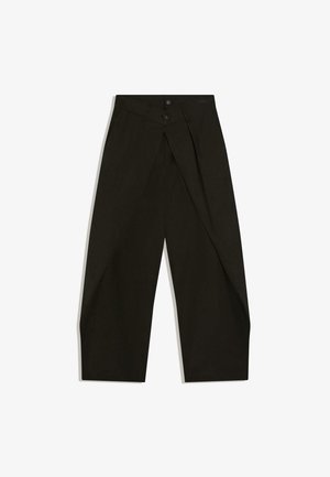 Pantalon noir à jambes larges avec taille haute, plis à l'avant et deux boutons à la ceinture, posé à plat sur un fond blanc.