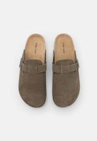 Pier One UNISEX - Domácí obuv - khaki