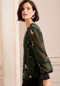 Love & Roses REGULAR FIT - V-NECK HARDWARE - Blúz - khaki green