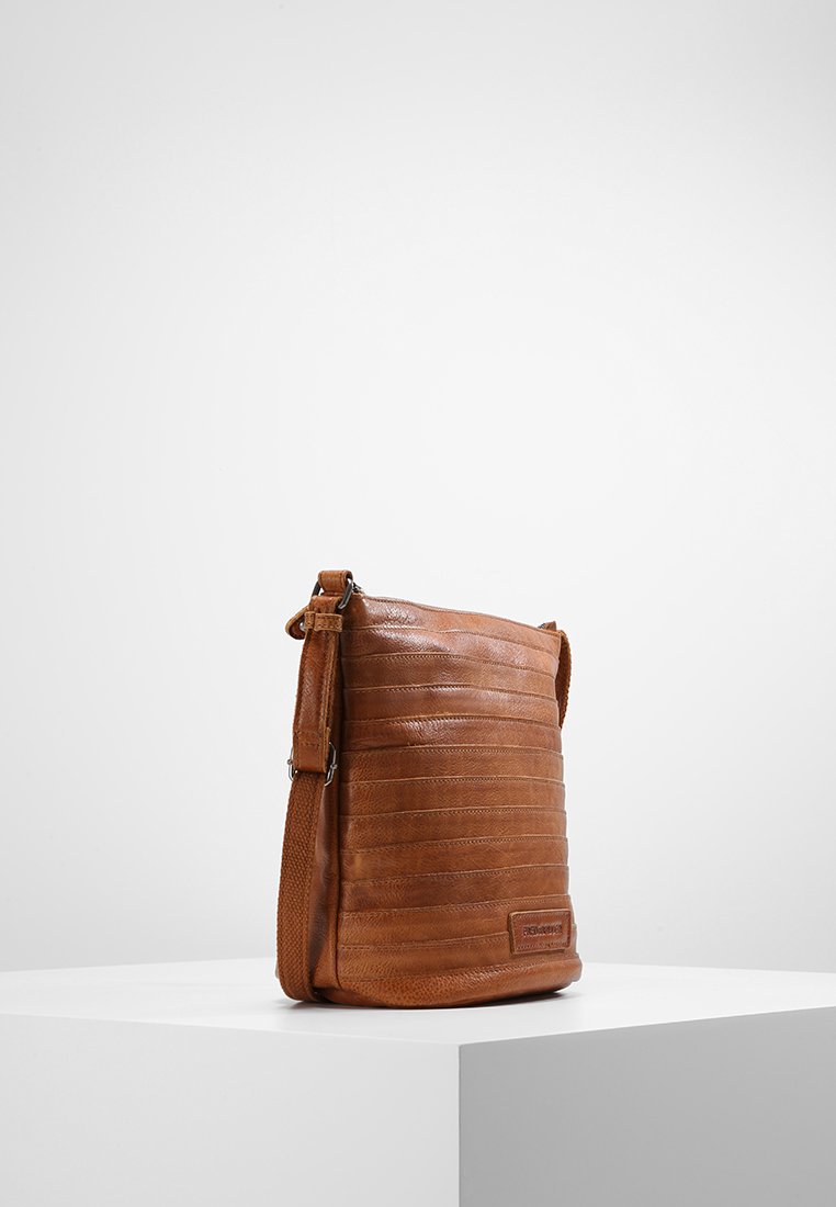 FREDsBRUDER GÜRTELINCHEN Skulderveske cognac Zalando.no FREDsBRUDER CHIC Skulderveske cognac Zalando.no
