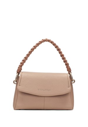 Béžová kožená kabelka s pleteným uchopem a zavíráním na klopu, na přední straně s názvem značky "Hispanitas".