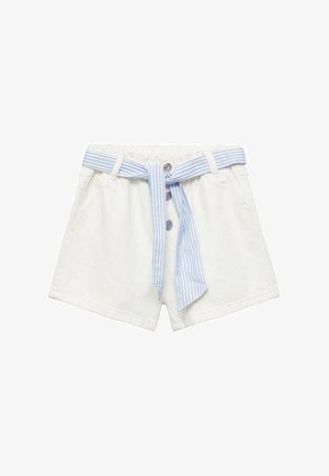 Vita bomullsshorts med ett elastiskt midjeband, fyra knappar framtill och ett blårandigt tygbälte knutet i midjan.
