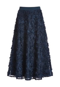 Jupe midi bleu marine avec overlay en dentelle florale et taille cintrée, dotée d’un motif de roses 3D texturé et d’une silhouette évasée.