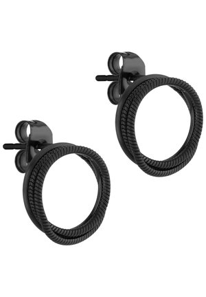 Boucles d'oreilles créoles noires avec un design texturé et torsadé ; fabriquées en métal avec un fermoir à tige sécurisé pour le port.