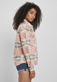 Urban Classics LADIES INKA OVERSIZED SHIRT JACKET - Lichte jas - summerinka