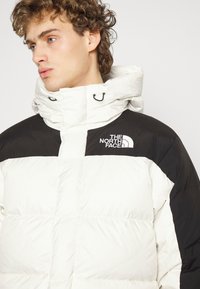 The North Face M HMLYN DOWN PARKA - Pūkinė striukė - gardenia white