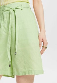 Esprit Short - light green