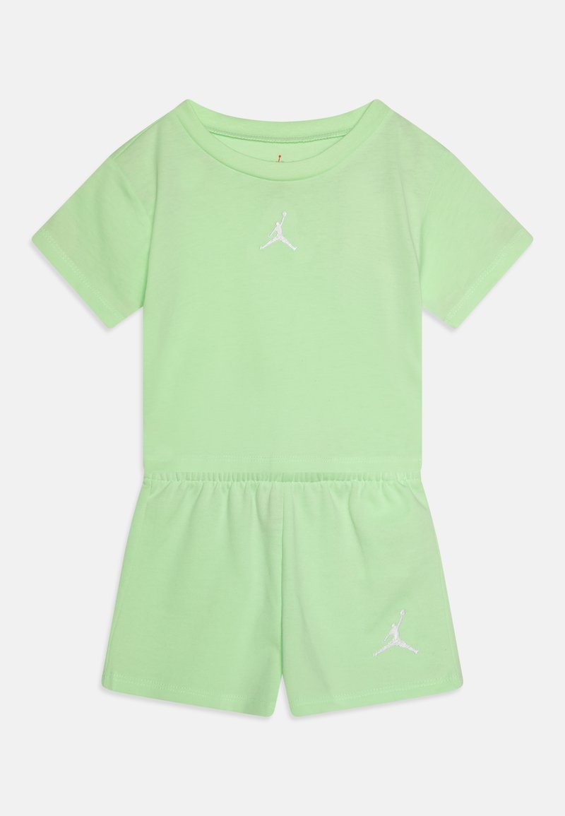 Jordan JORDAN ESSENTIALS SET - Camiseta básica - vapor green