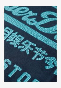 Sélectionné, deep navy