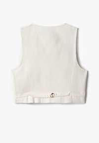 Top corto bianco senza maniche realizzato in tessuto liscio, caratterizzato da un colletto rotondo, dettagli cuciti e un accentuato anello dorato decorativo sul retro.