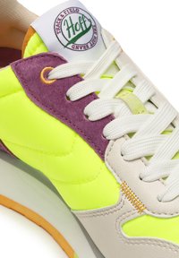 HOFF TEGEA TRACK - MAAT - Sneaker low - geel