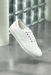 Non sélectionné, white