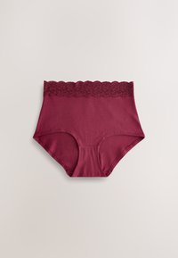 Bragas de talle alto color burdeos con un ribete de encaje en la cintura, confeccionadas en una tela suave, con una textura lisa y detalles mínimos de costura.
