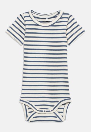 Kortermet babybody med horisontale marineblå og hvite striper og trykknapper i skrittet.