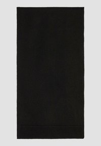 Écharpe noire en tricot, forme rectangulaire, texture lisse, extrémités côtelées, design simple, sans motifs ni embellissements.
