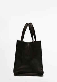 Zwarte leren tote bag met twee korte handvatten, minimalistisch ontwerp, gladde textuur en onopgesmukt vorm. Geen zichtbare patronen of hardware.