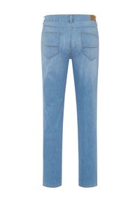 Hellblaue Denim-Jeans mit geradem Bein, fünf Taschen und einem braunen Lederpatch am Bund.