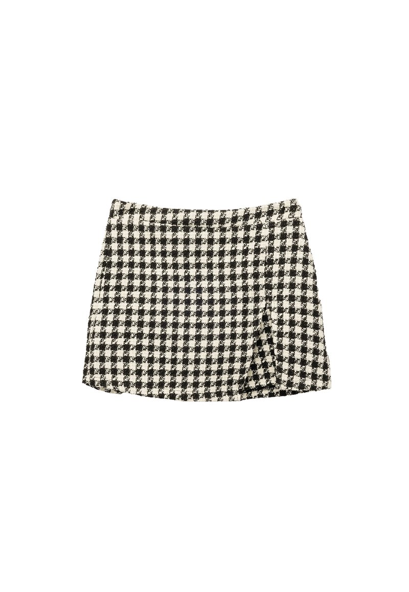 Mini spódnica w czarno-białą kratę houndstooth o prostym kroju i lekko rozszerzającym się dole. Tekstura materiału wydaje się być tkana.