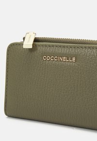 Coccinelle Piniginė - laurel green